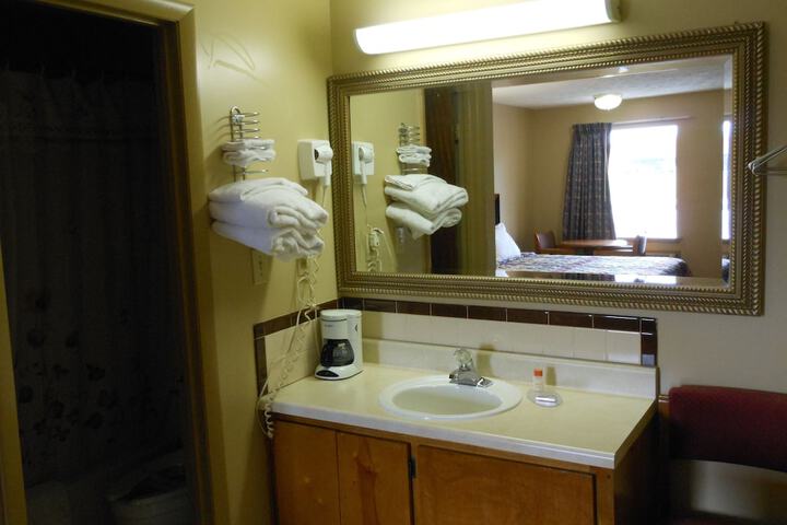 2 Queen Beds (6 of 10)