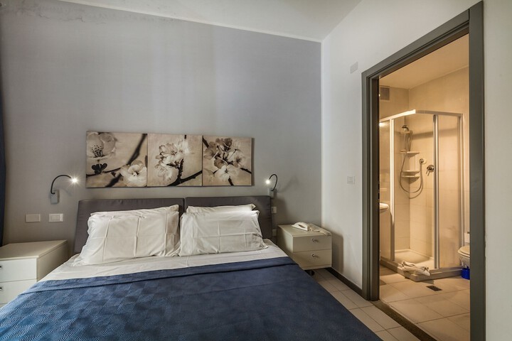 Room 5 of 40