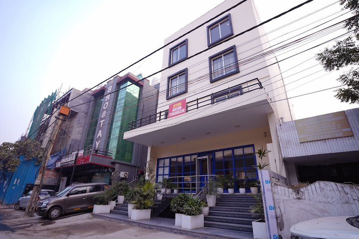 Hotel Lyf Corporate Suites Meera Bagh