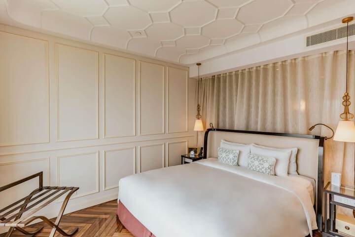 Room 19 of 184