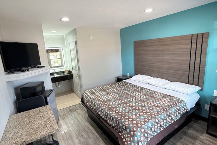 Room 10 of 22