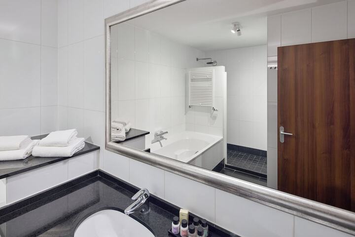 Room 29 of 53