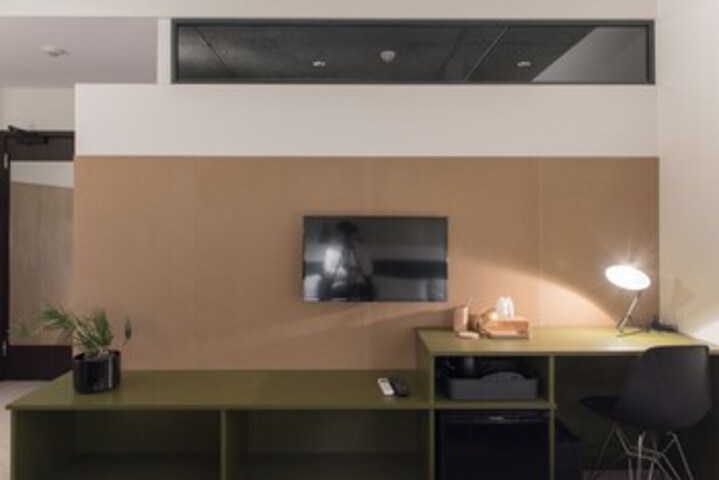 Room 71 of 214