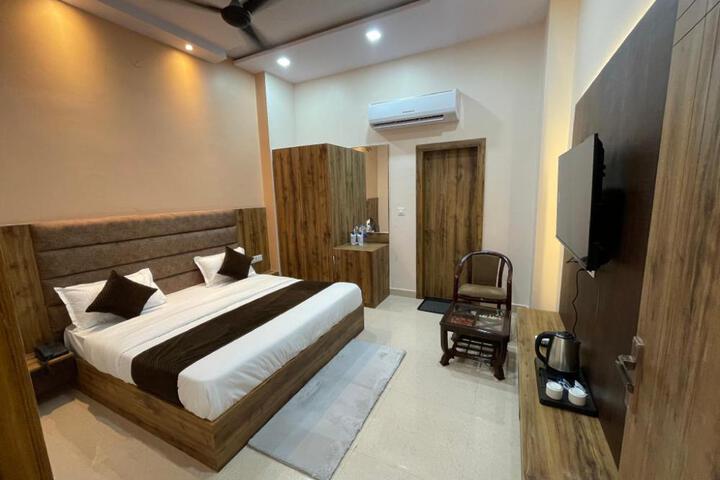 Hotel Radhavan