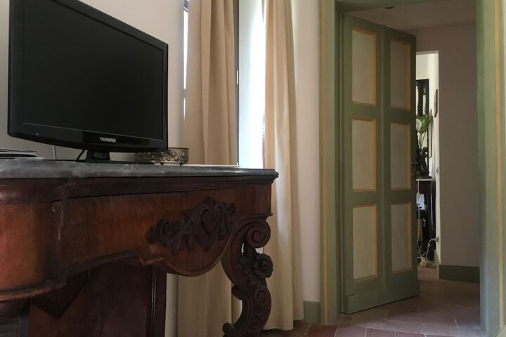 Room 8 of 60