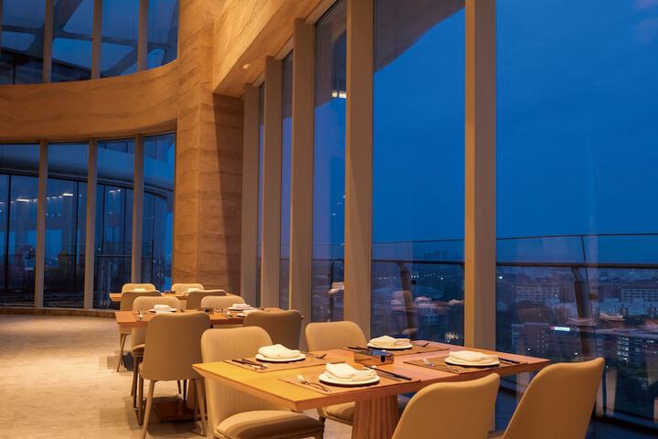 Dining 95 of 126