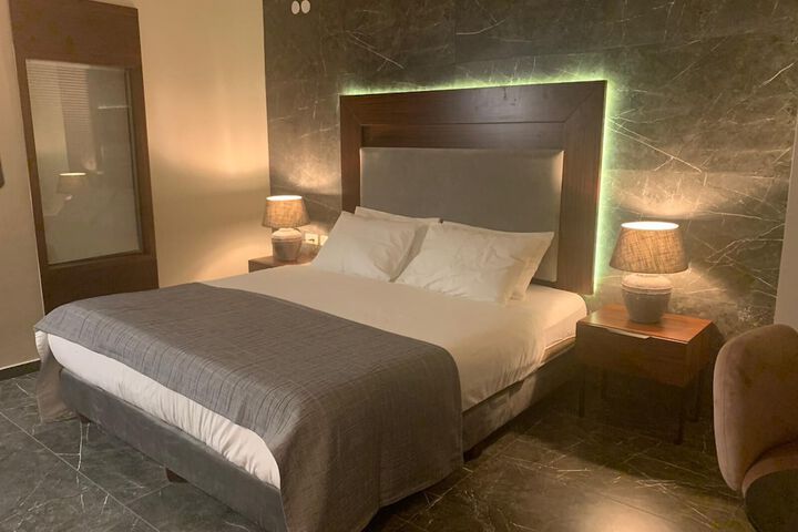 Room 14 of 65