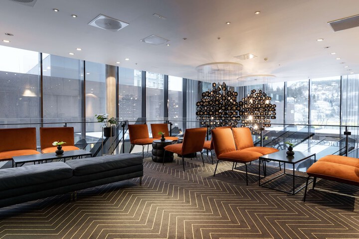 Entrance & Lobby
