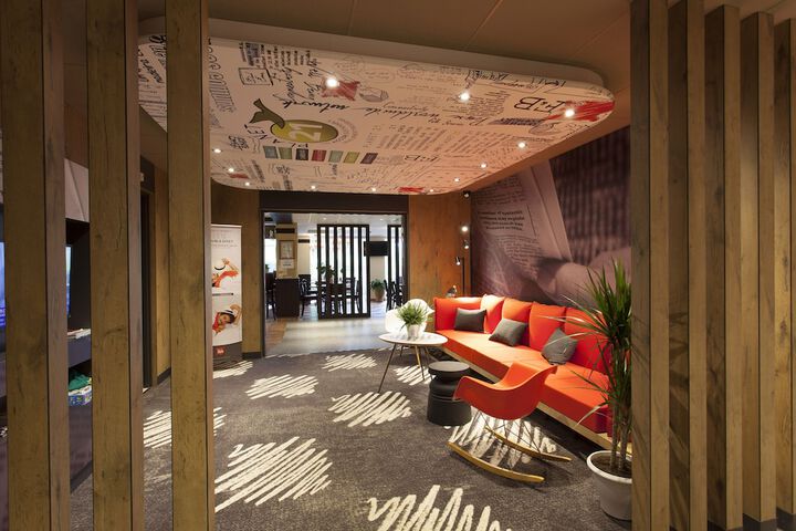 Guest Lobby