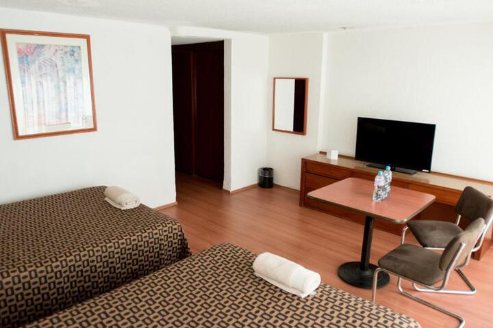 Hotel Suite Photo