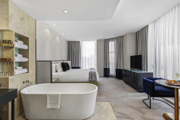 Room 26 of 142