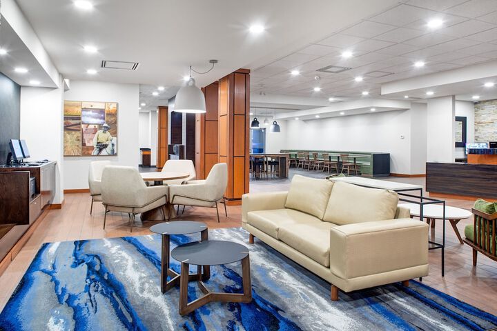 Entrance & Lobby