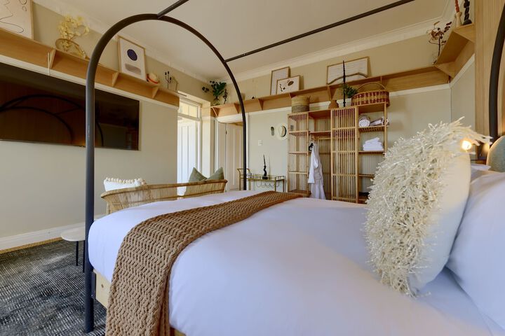 Room 11 of 27
