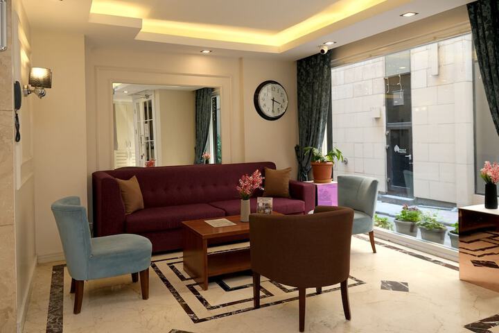 Guest Lobby