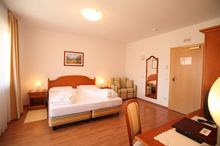 Room 12 of 78