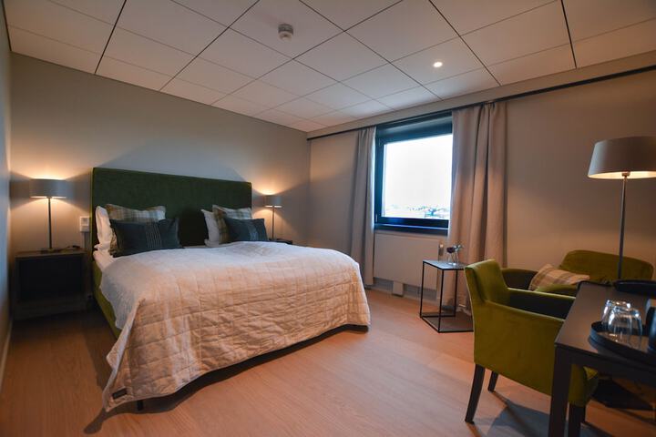 Room 8 of 80