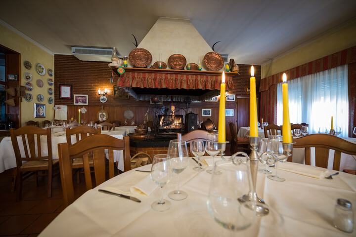 Dining 27 of 46