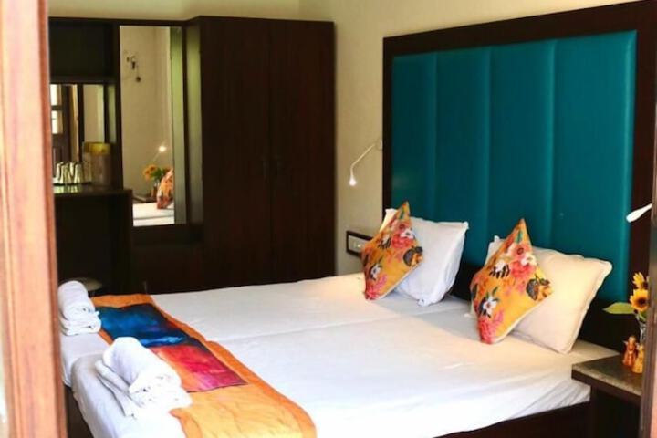 Room 16 of 37