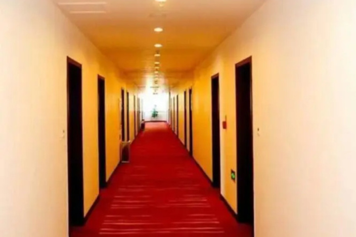 Room 12 of 18