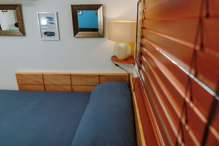 Room 10 of 29