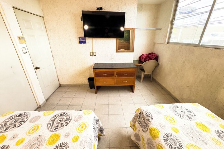 Room 8 of 18