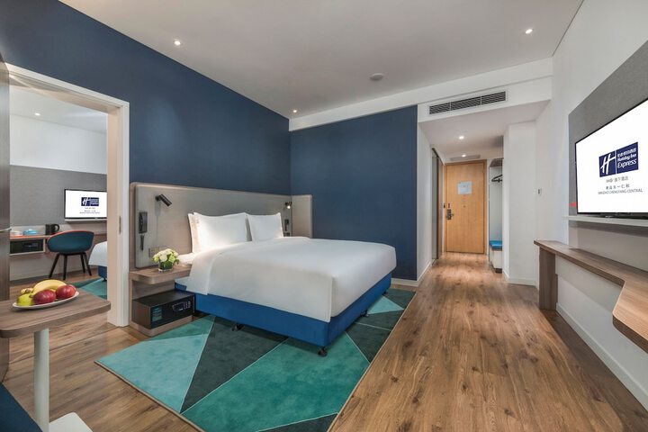 Room 12 of 66