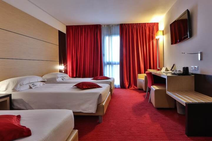 Room 15 of 76