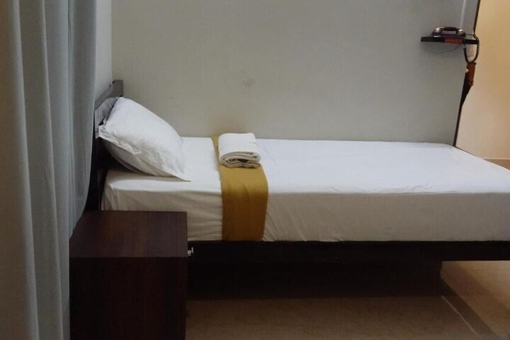 Room 14 of 33