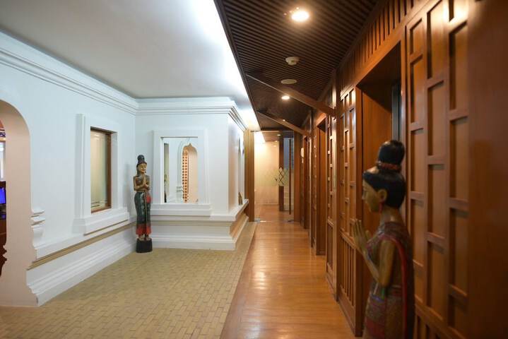 Ballroom/Hall 60 of 62