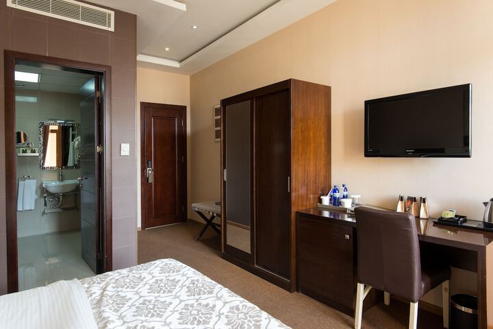 Room 36 of 100