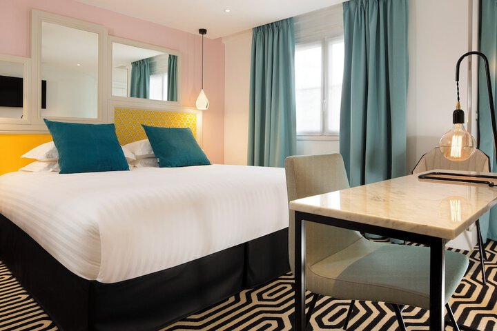 Room 17 of 28