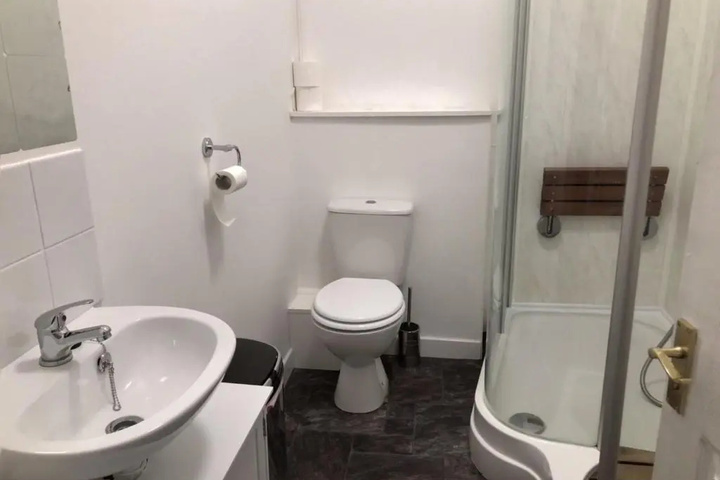 Room 8 of 14