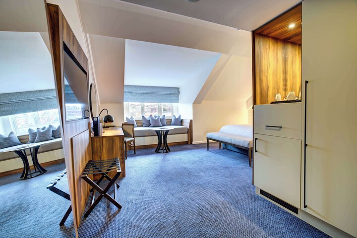 Room 36 of 192