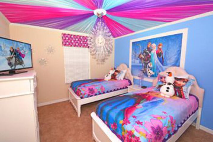 2971BP Posh Palace 4 Br Home by RedAwning