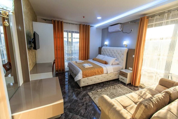 Room 9 of 63