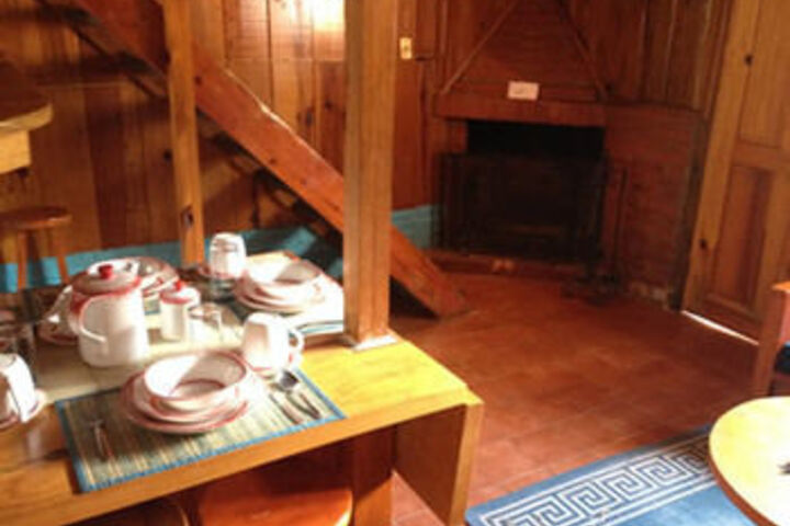 Room 6 of 12