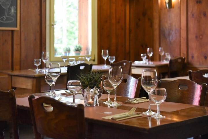 Dining 75 of 102