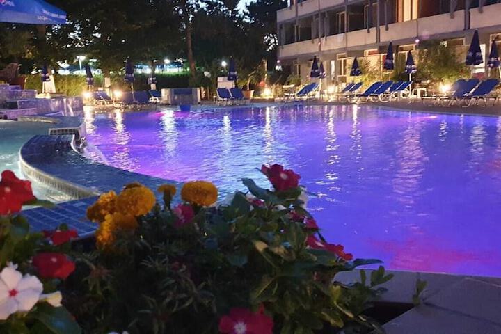 Pool 54 of 113