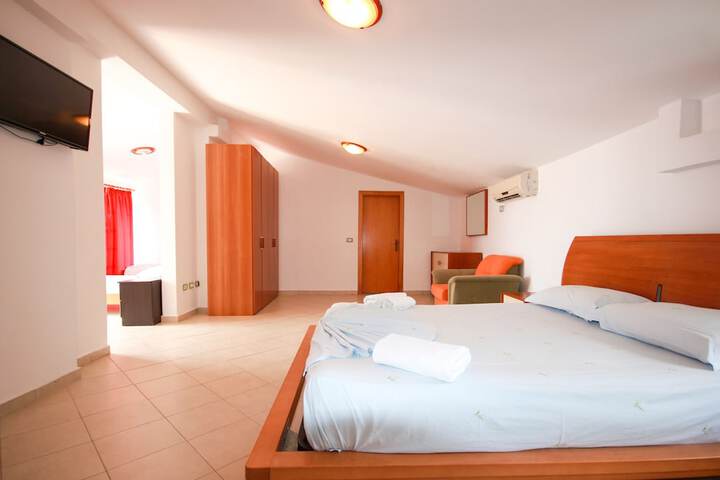 Room 4 of 24