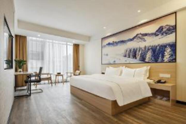 Room 6 of 8