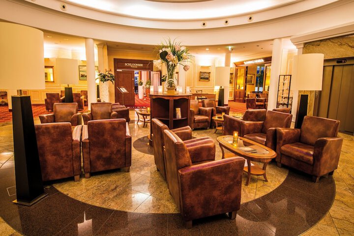 Entrance & Lobby
