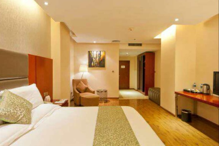 Room 4 of 6