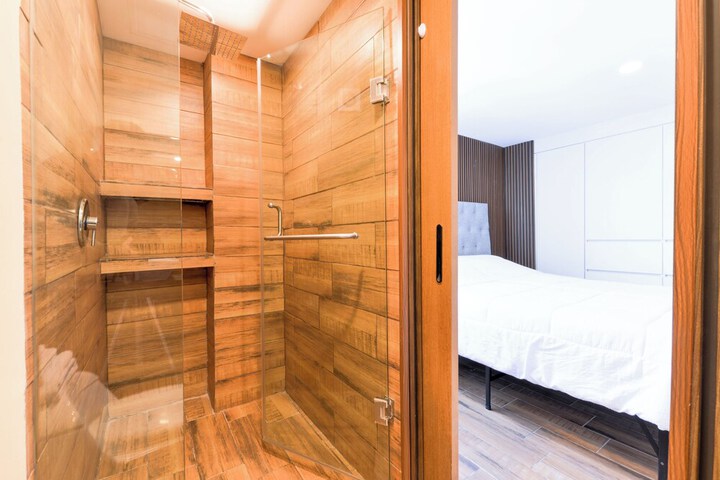 Room 123 of 169