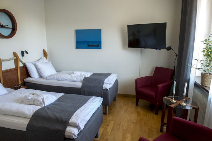 Room 10 of 65