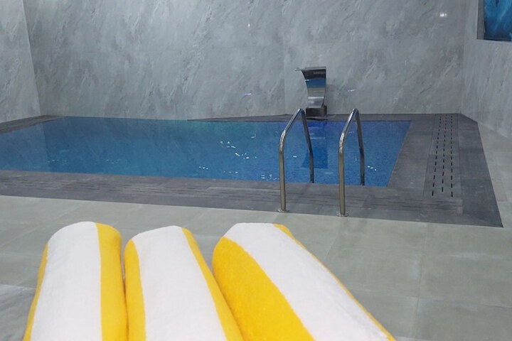 Pool 30 of 61