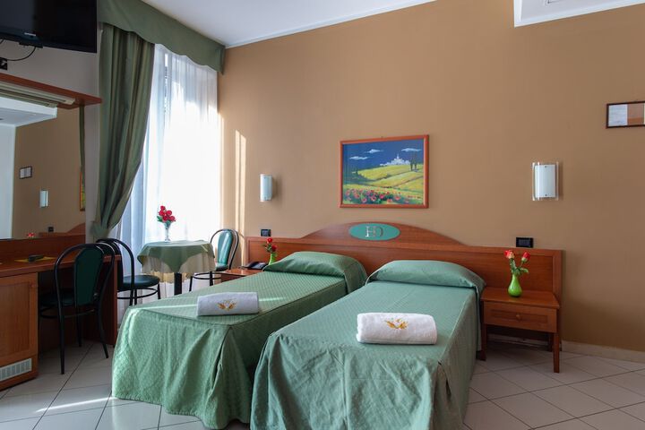 Room 2 of 33