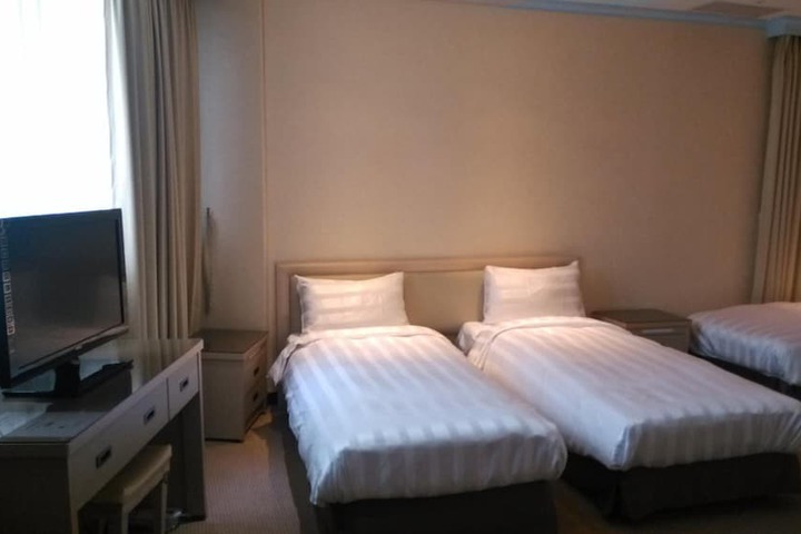 Room 25 of 51