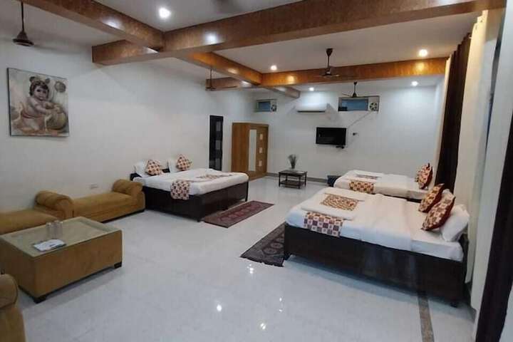 Room 12 of 48