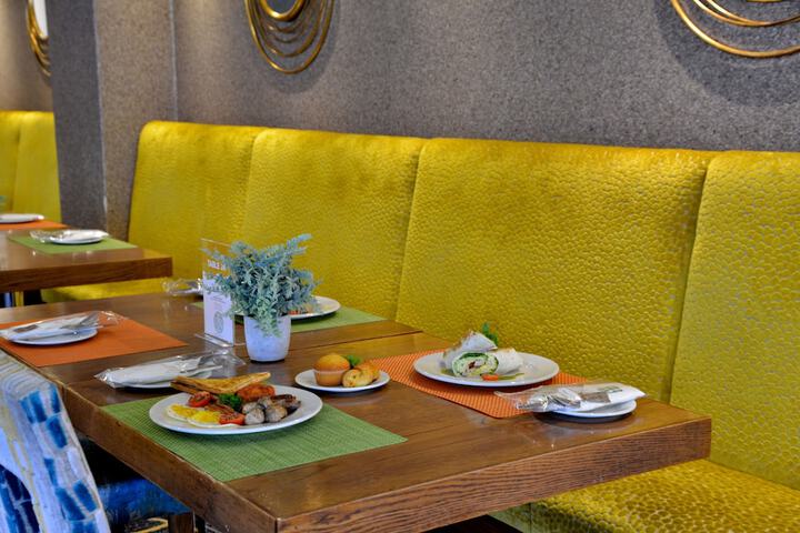 Dining 47 of 76
