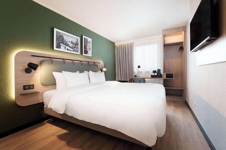 Room 27 of 110
